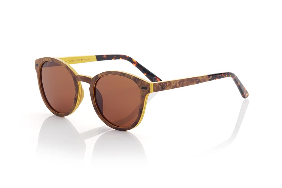 Wood eyewear of Burr LUAI. LUAI wooden sunglasses are an exceptionally elegant model, with a frame and temples made of Burr laminated wood on the outside and beige maple on the inside, giving it a unique marbled look. The temples are finished in acetate and are adjustable, allowing for a comfortable and secure fit. With its rounded shape, these glasses are versatile and adapt to any style and gender. Solid lenses offer exceptional protection from the sun's rays, while their classic styling ensures you'll always be in style. With Luai sunglasses, you will enjoy the sun in style and with superior protection. Front measurement: 141x51mm Caliber: 50 for Wholesale & Retail | Root Sunglasses® 